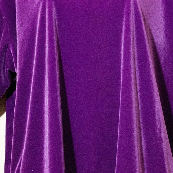 Sold.  Purple Velvet Top Vintage 80s 90s short sleeve - Picture 6 of 9